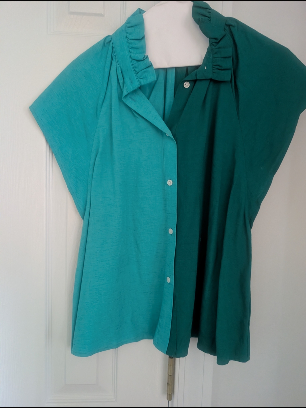 Crosby Top Two-Tone Teal Button-Front Women’s Top with Ruffled Collar Size Xs